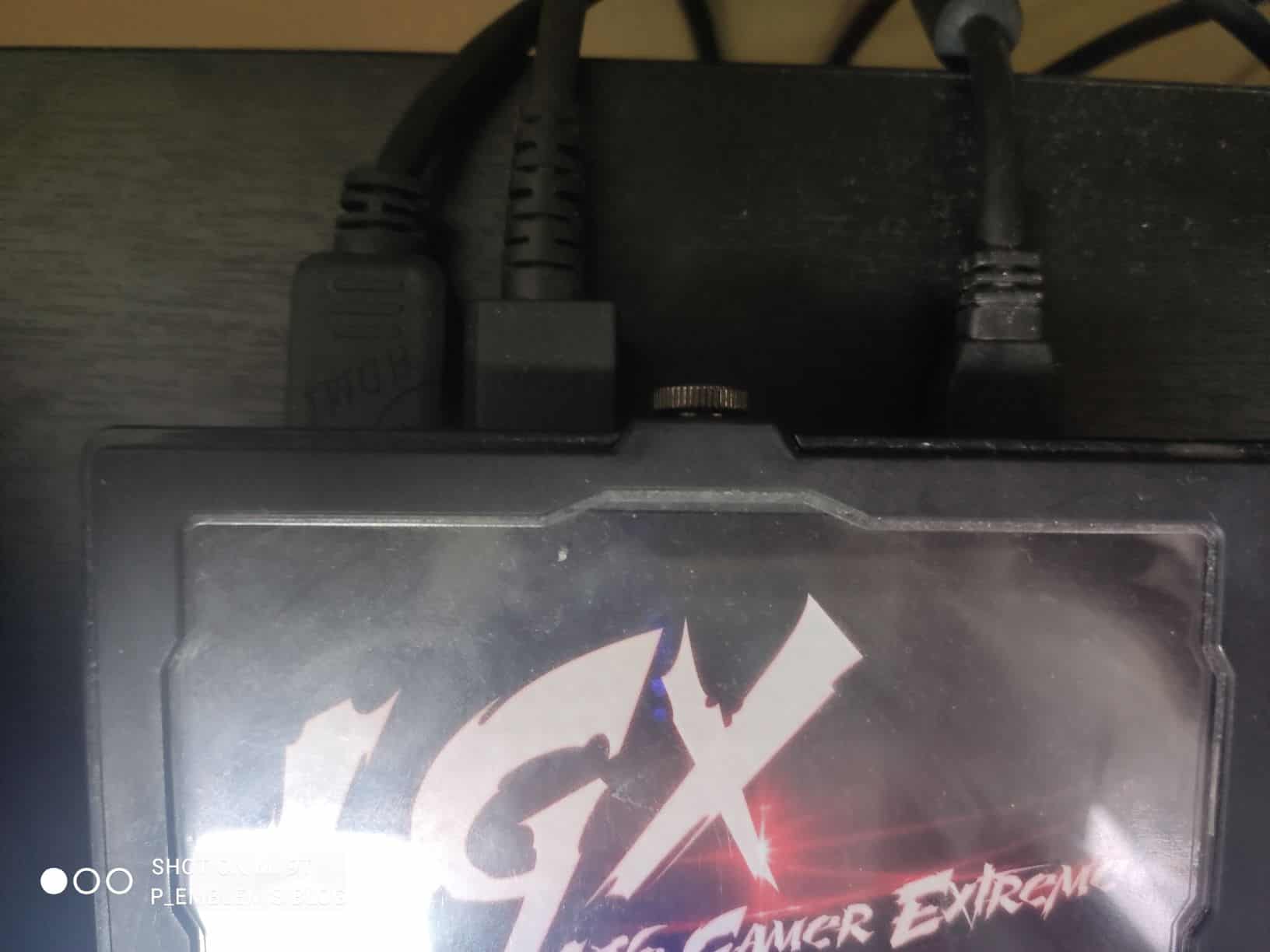 케이블이 연결된 캡쳐보드