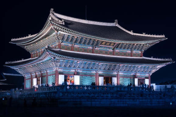 밤에만 열리는 여행, 야간 개장 명소와 야시장 탐방기