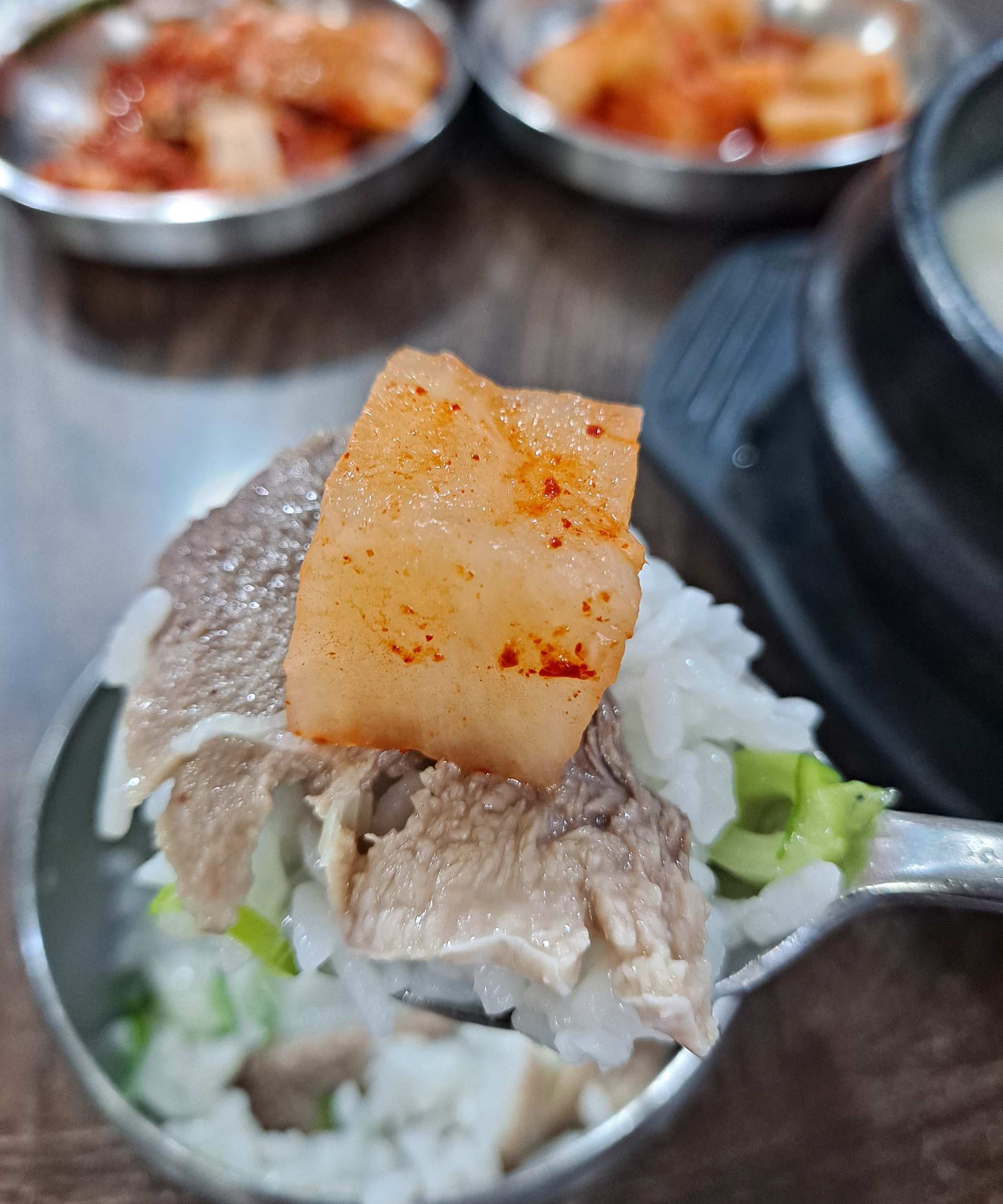 서울깍두기 밥위에 깍두기올려