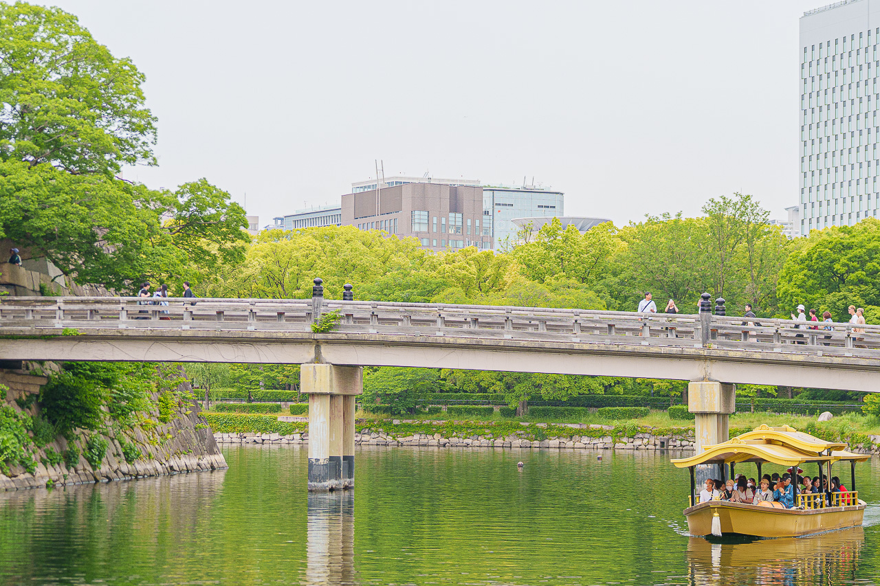 오사카성 주변을 도는 고자부네 노릿배