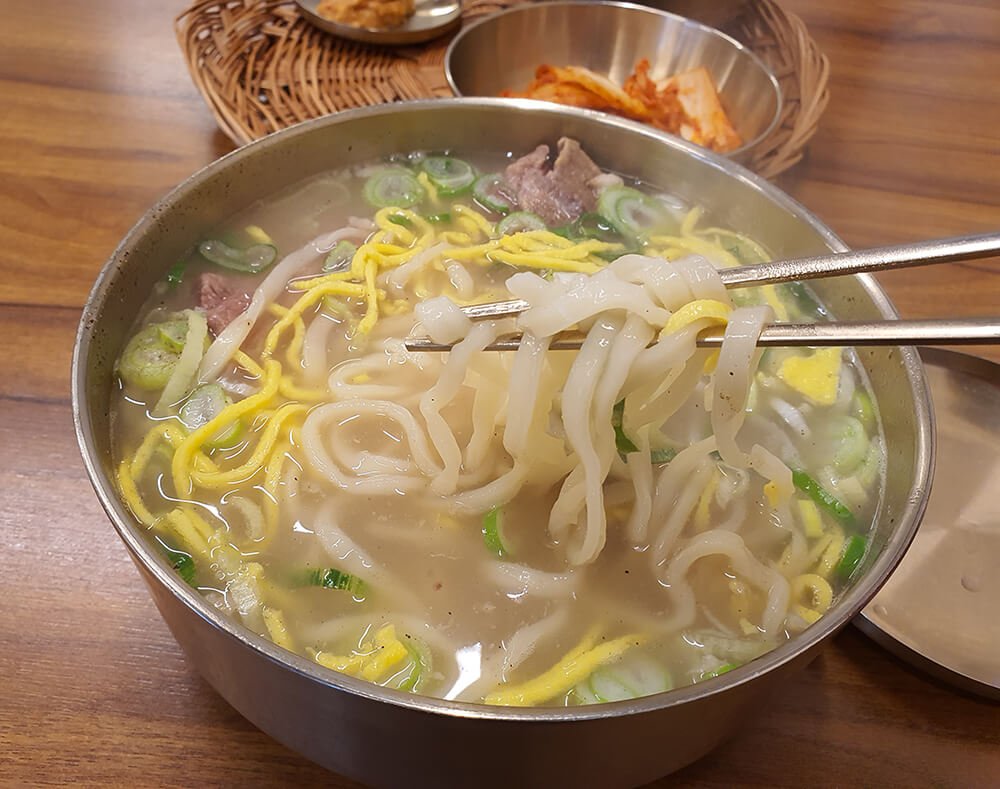 평이담백 뼈칼국수 방이점 - 뼈칼국수3