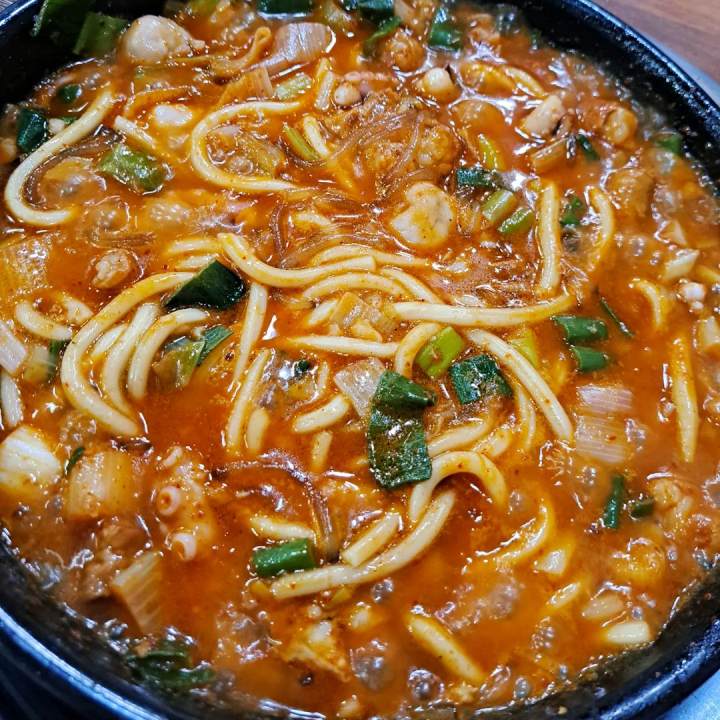 월 매출 1억 5천 52년 전통 조방 낙지 볶음 낙곱새 부산 맛집 추천 생방송투데이 소문의 맛집