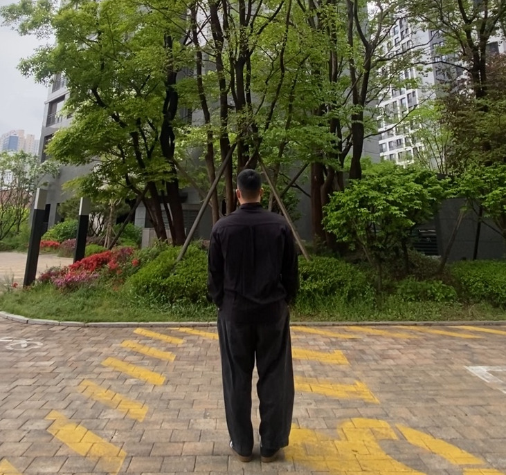 데일리룩('26. 5. 3.)토피 포켓 레이온 린넨 셔츠, 무신사스탠다드 무신사 벌룬 팬츠, 컨버스 올스타 클래식 트레이너 옥스 스웨이드 블랙 CONVERSE ALL STAR