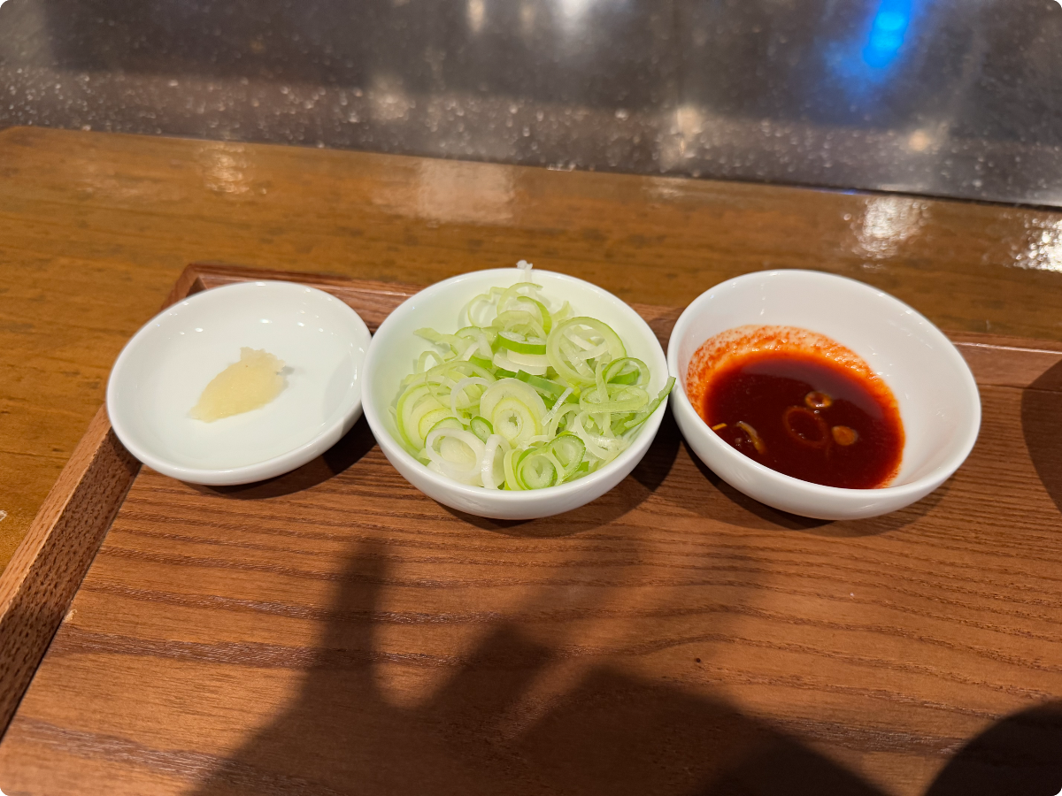 거대곰탕-파-고기-소스-간마늘-소스