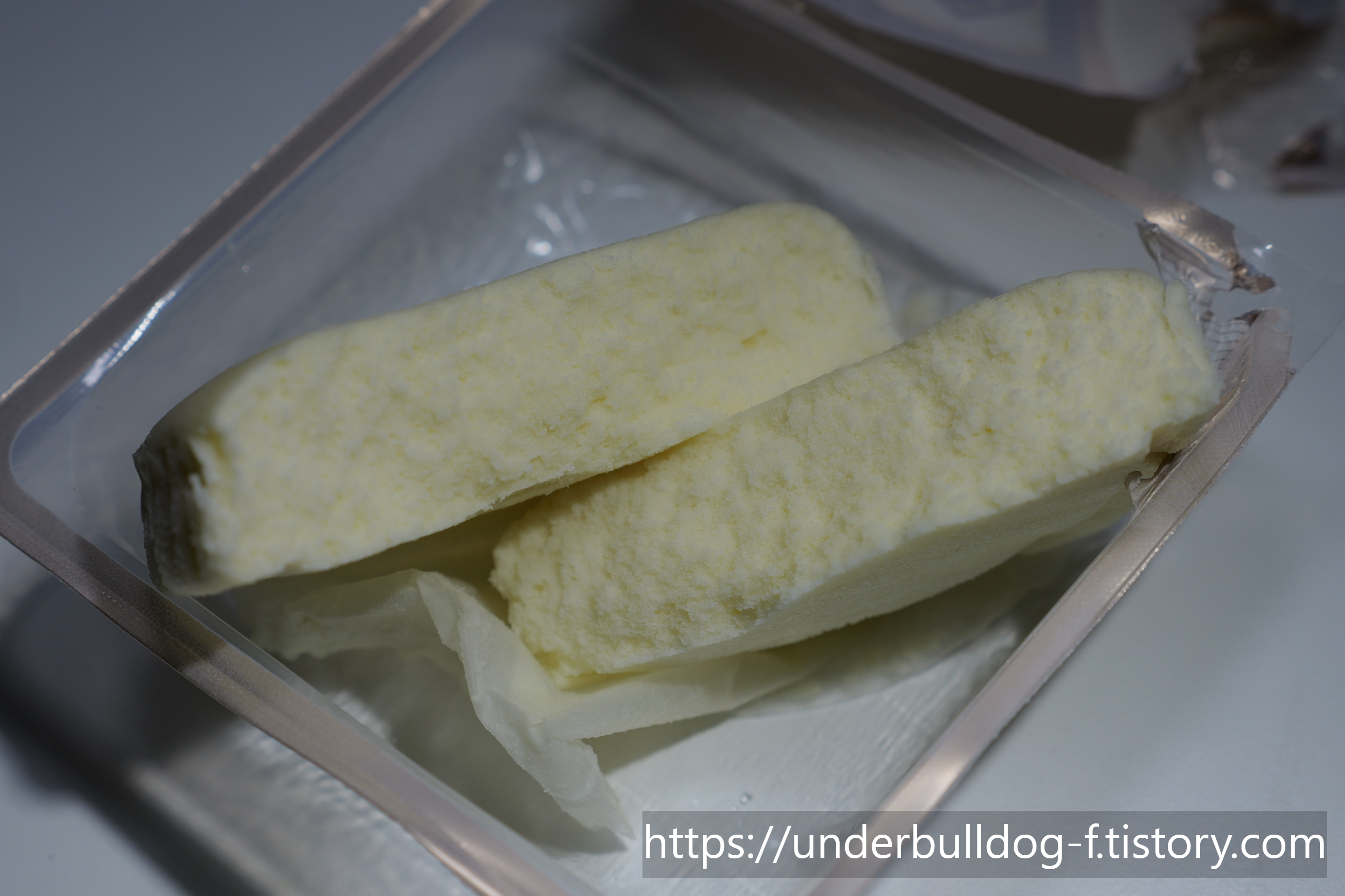 우유풍미가 은은하게 남아서 더 편하게 먹혔던 밀크 스팀 케익