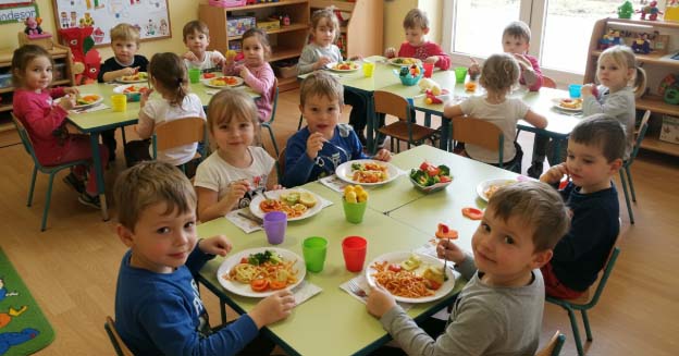 여름철 식중독, 이렇게 대비하자 - 공동 급식 위생 철저히