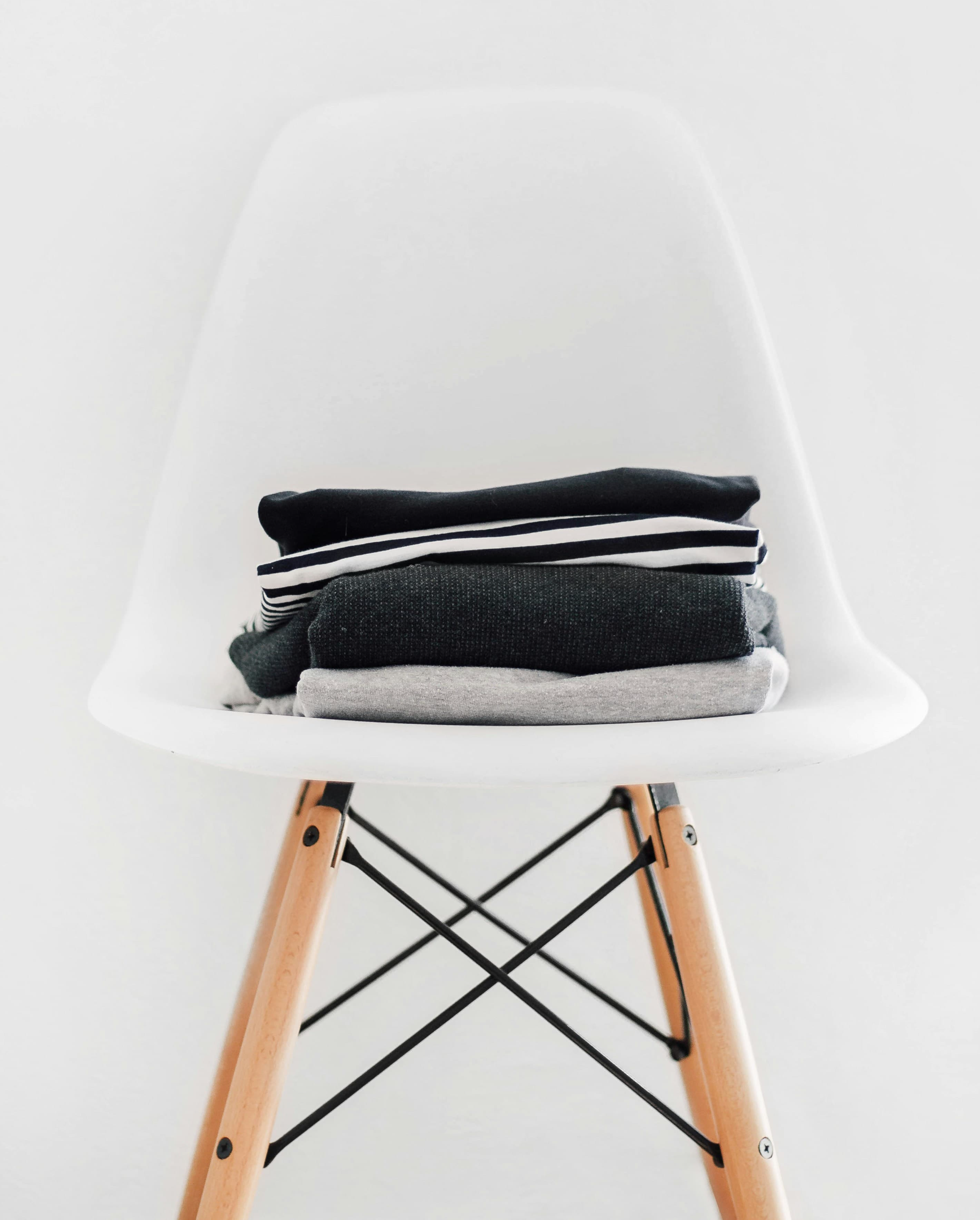 심플 라이프와 미니멀리즘: 물건을 줄여가며 찾은 내 마음의 여유.