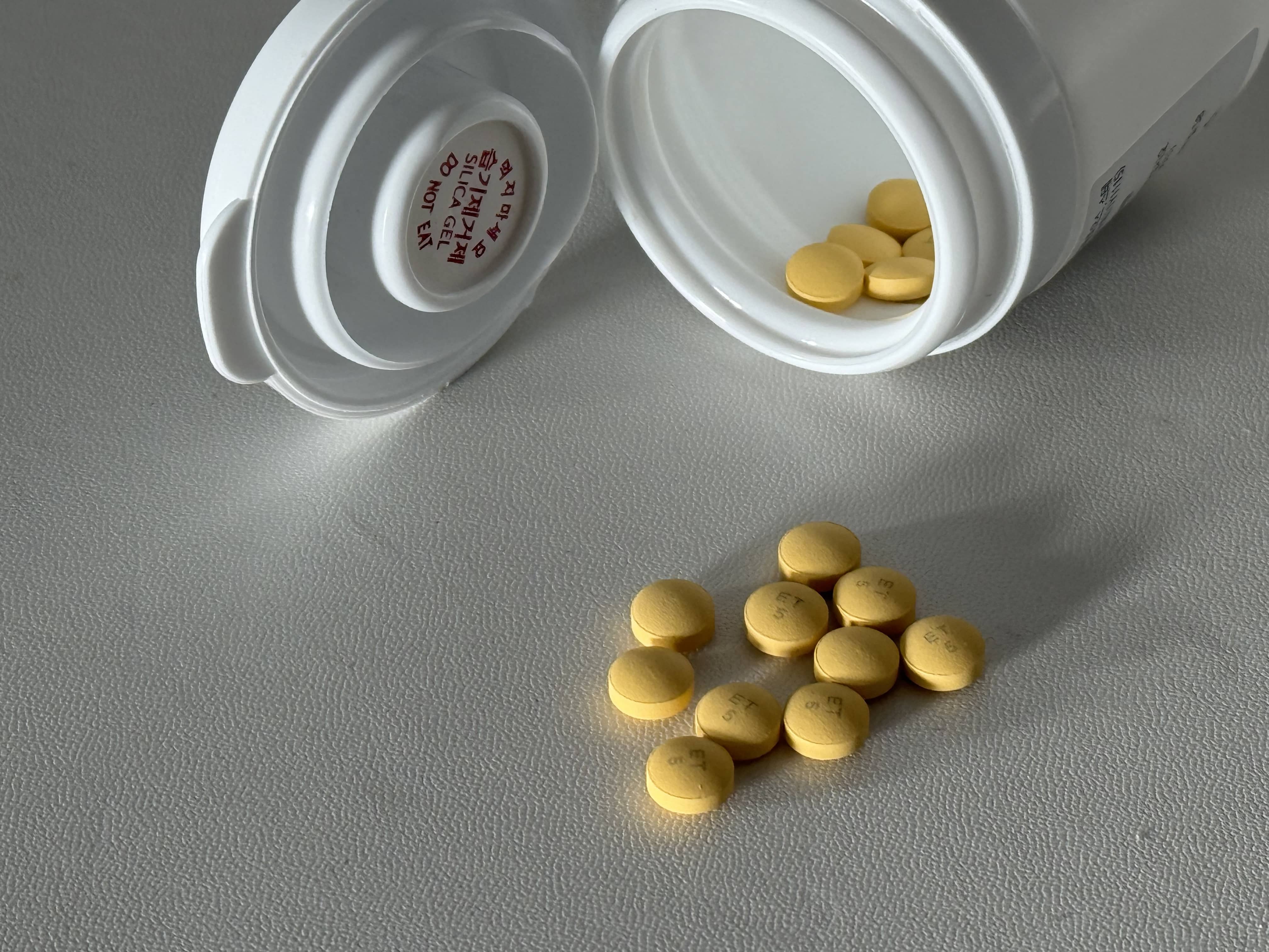 해외여행 시 당뇨약&middot;고혈압약 기내 반입해야 할까? 의약품 반입 규정 총정리