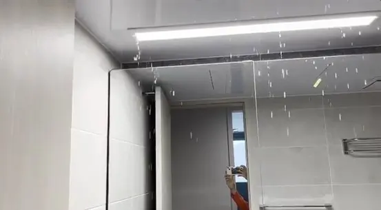 입주 한달된 광명의 대우건설 푸르지오 신축 아파트 천장에서 물벼락이 쏟아짐