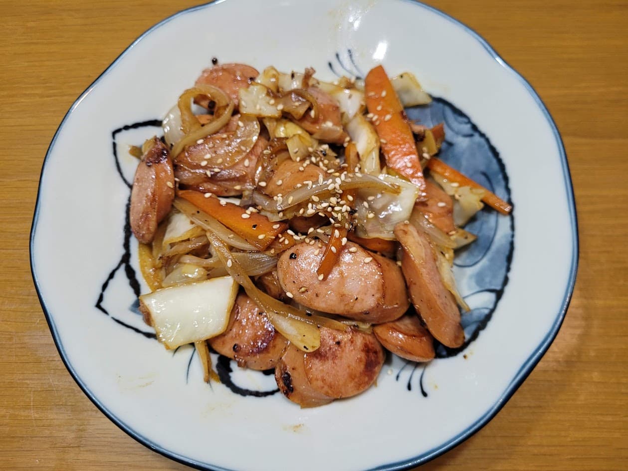 완성된 소시지 야채볶음