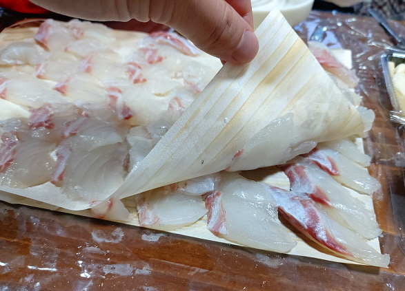 밑에 한 층 더 있음