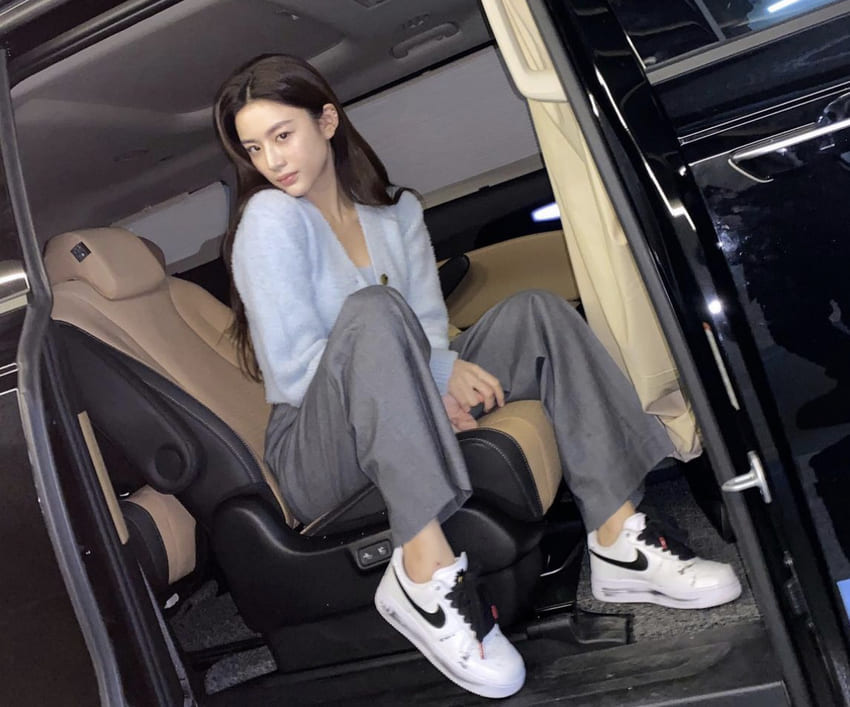 고윤정 사복 패션