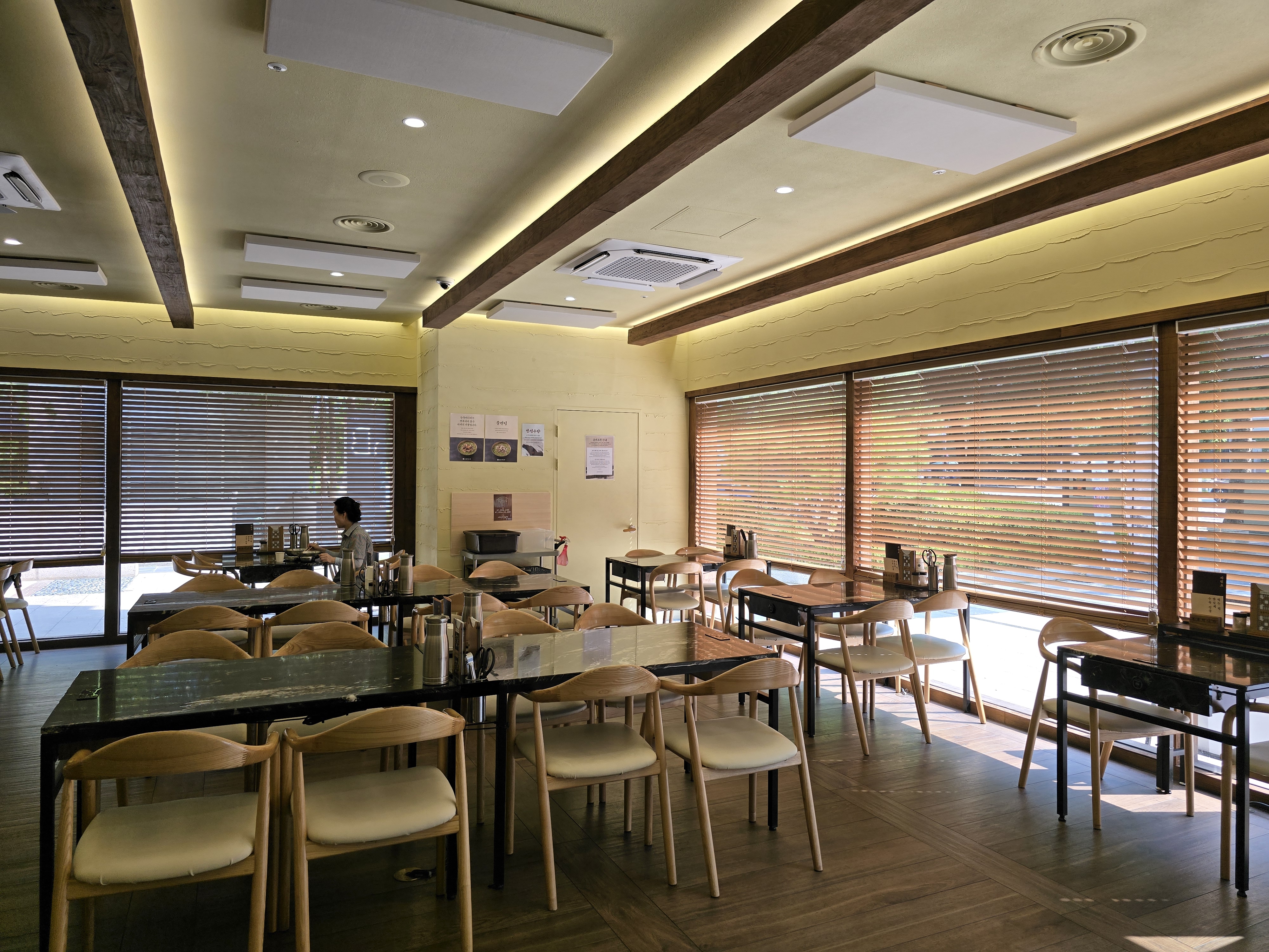 여의도 능동미나리 곰탕집 테이블 홀