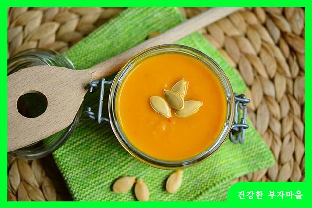 호박씨에 들어있는 마그네슘 성분은 혈압 수치를 조절