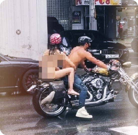 강남-오토바이-커플-정체