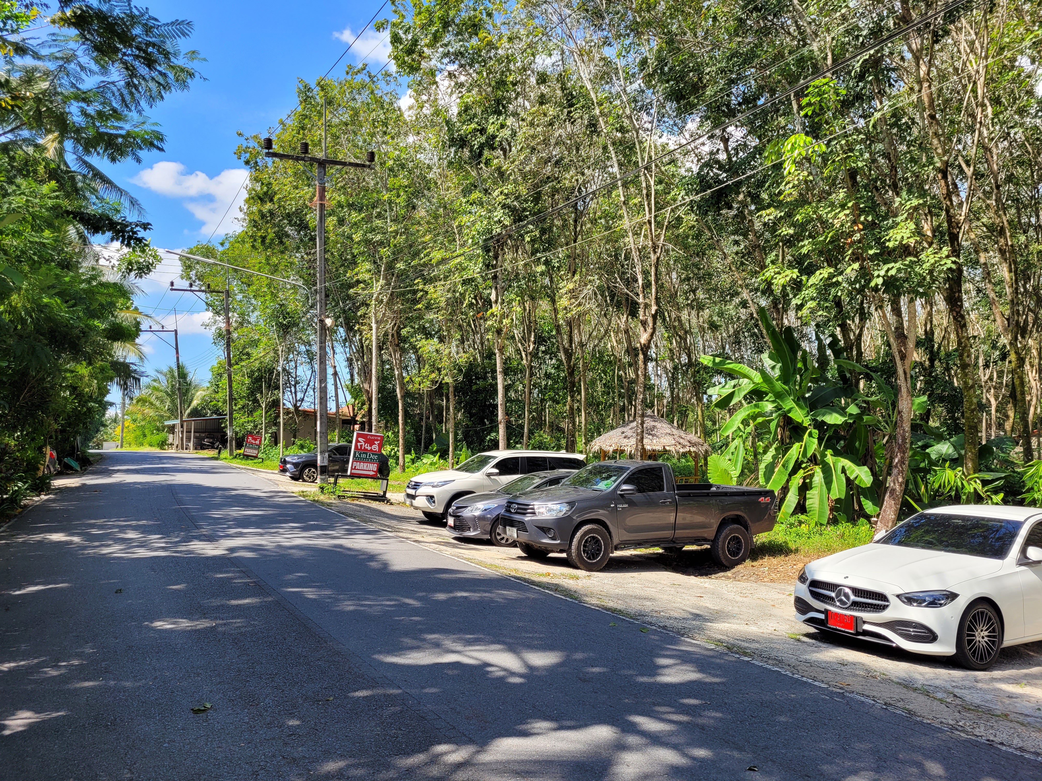 킨디 앞 주차장