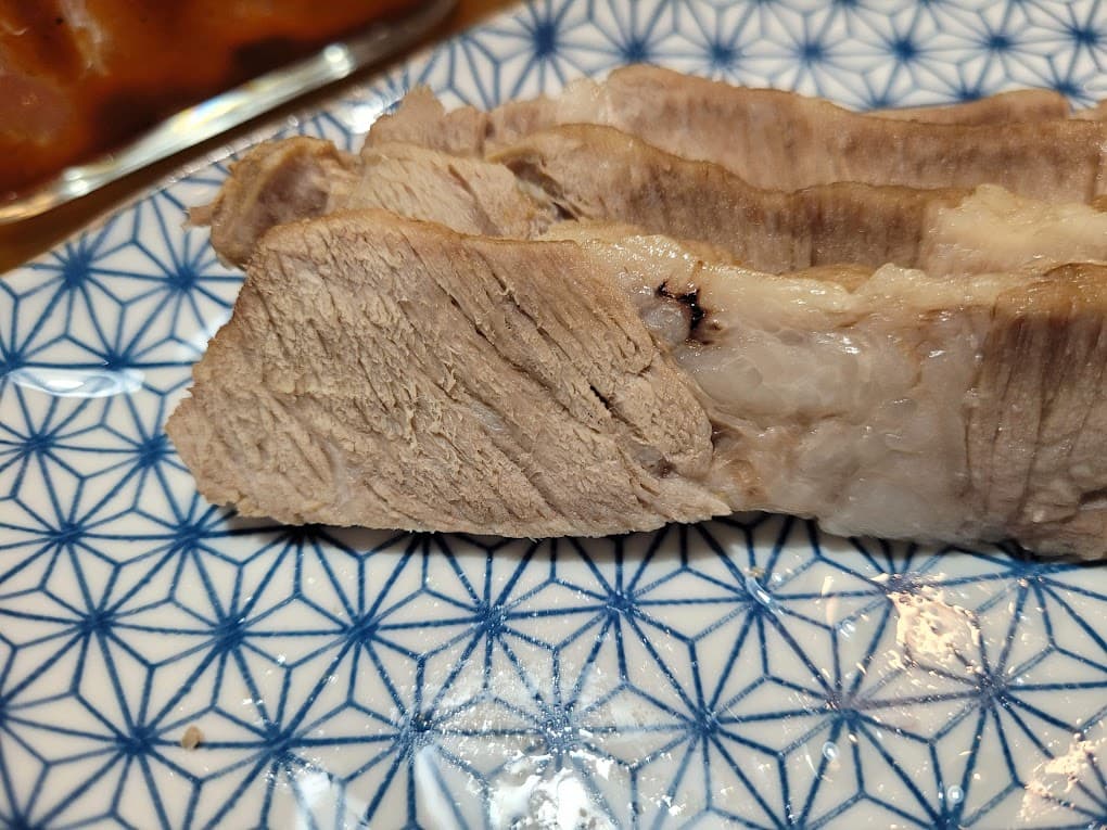 반대 결로 잘 잘린 수육