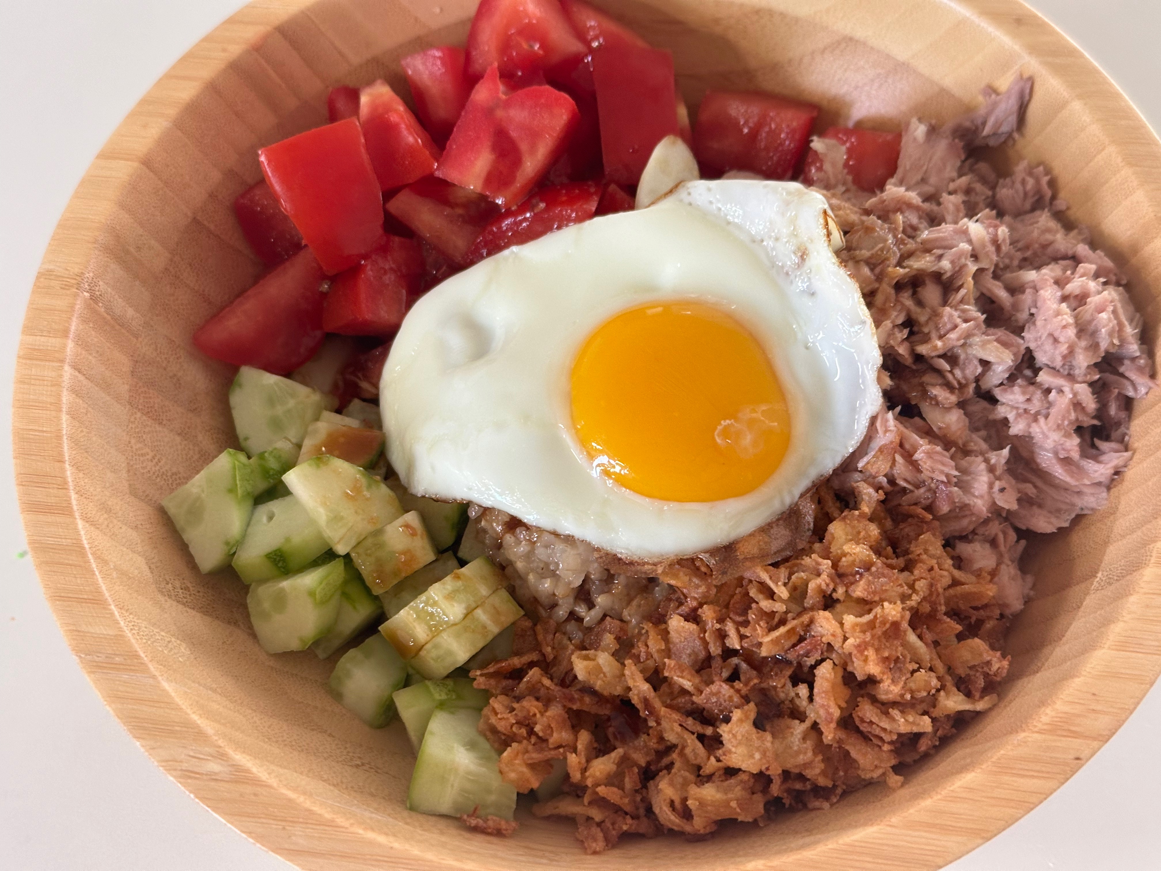 완성된 참치포케 그릇