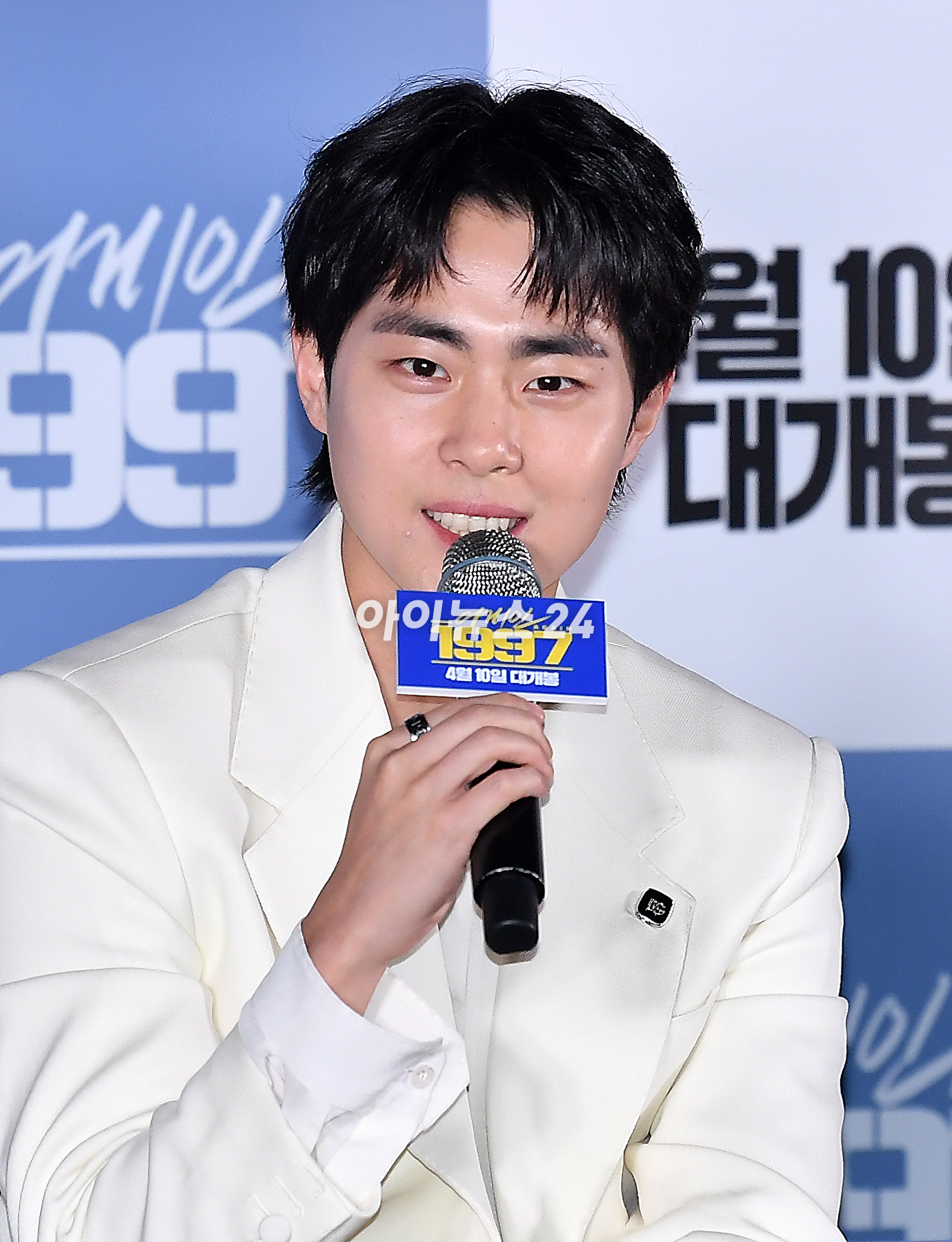 배우 조병규가 1일 오후 서울 CGV 용산아이파크몰에서 열린 영화 '어게인 1997' 언론시사회에서 질문에 답변하고 있다. [사진=곽영래 기자]