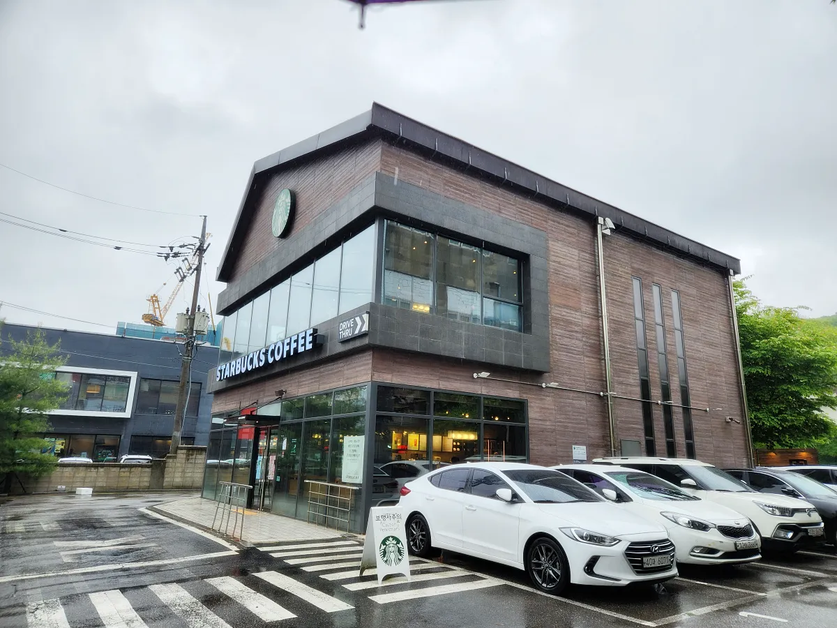 스타벅스-동백-DT점-외관