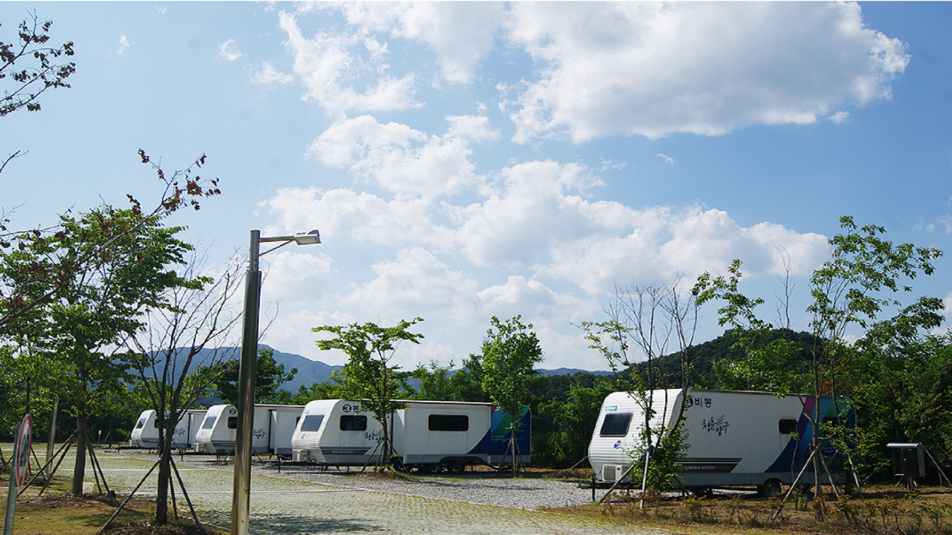 강원도 양구군 약수골 캠프촌 숲속 캠핑장 바로가기