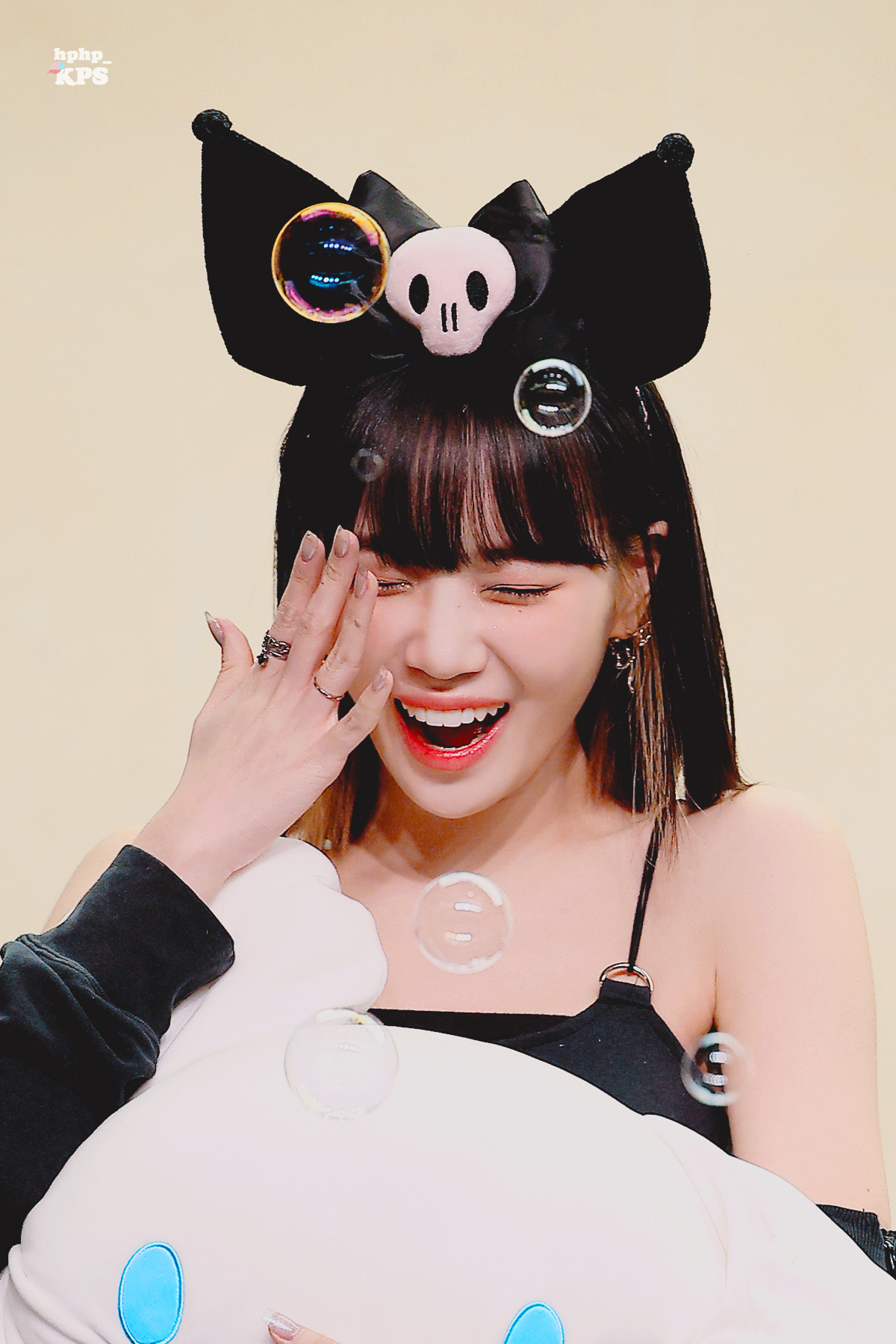 눈에 비누방울이 들어가서 빵 터진 김채원