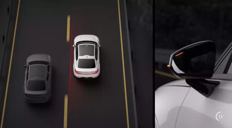 폴스타 2의 BLIS 작동 모습입니다(출처 : 폴스타 미국 홈페이지).