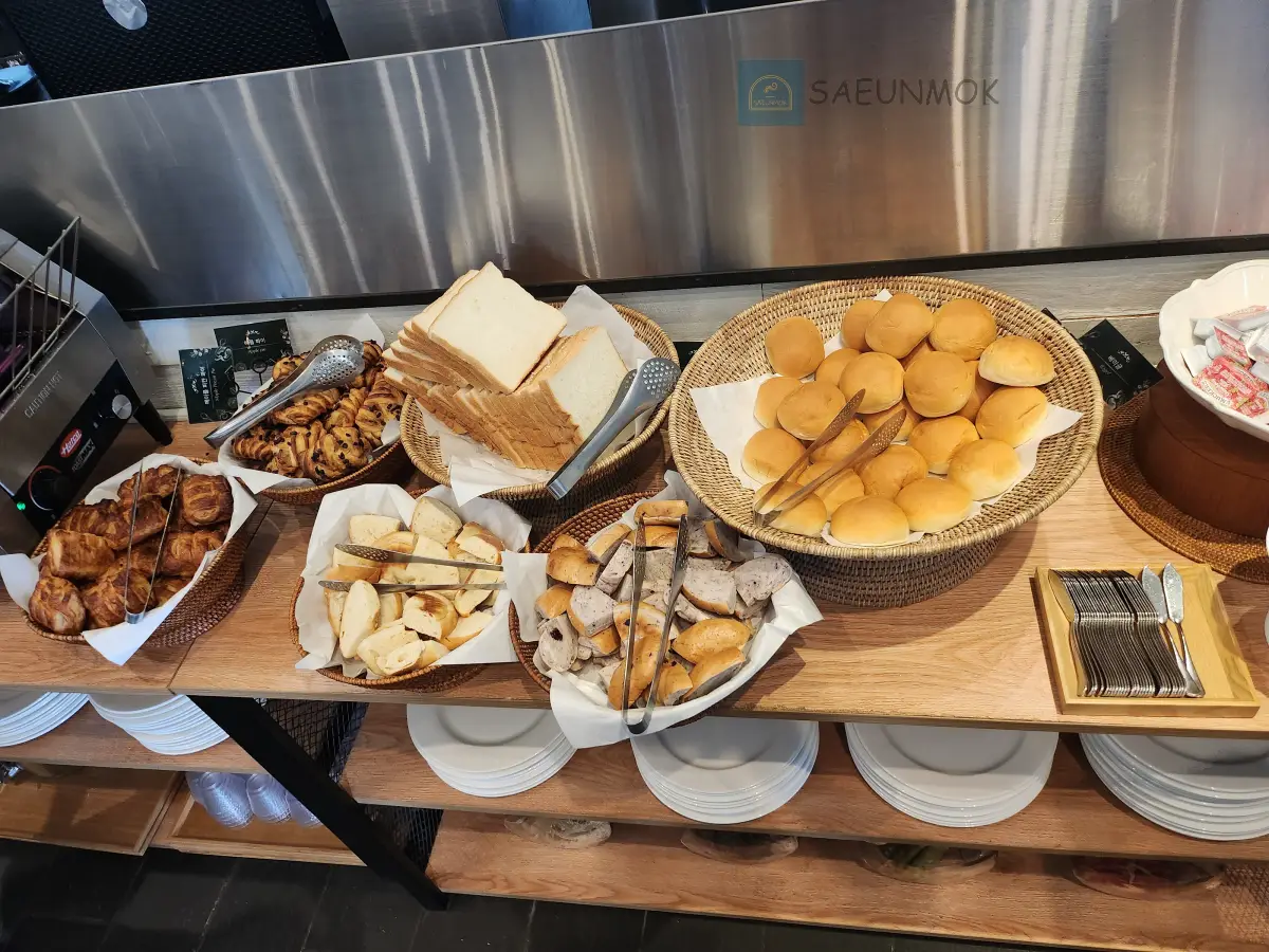 세상의-모든-아침-빵코너