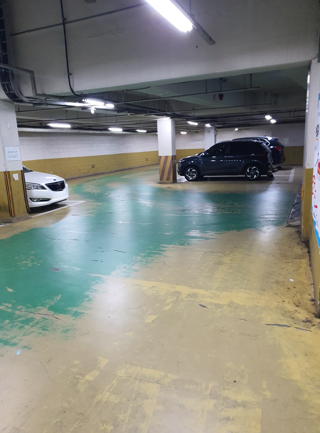 문정-래미안상가-주차장은-지하-주차-공간이-여유롭습니다.