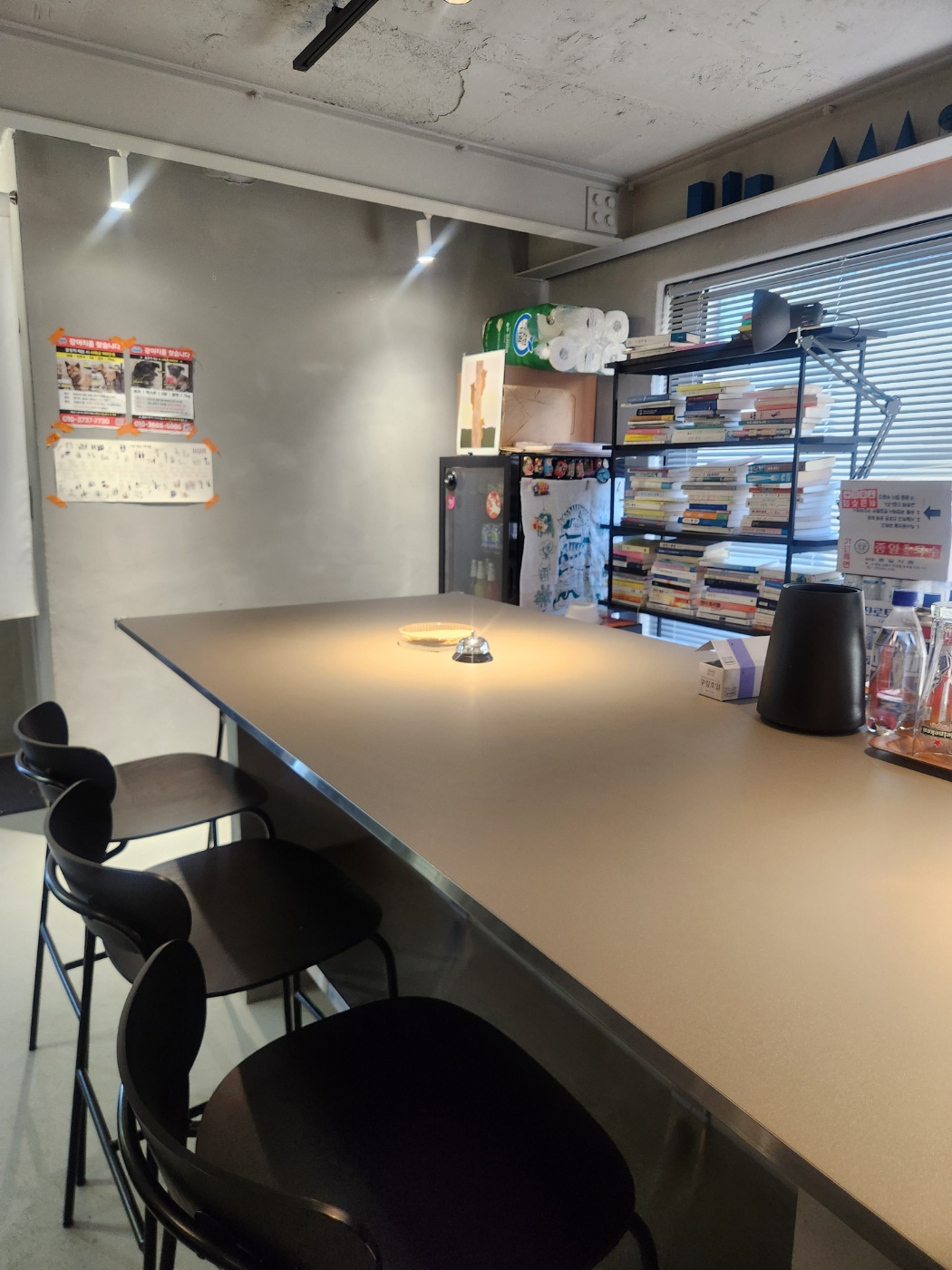 마포 여성 전용 술집 수월 내부 전경 - 작지만 안정적인 구조의 여성 전용 요리주점