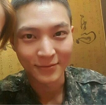 군대가서-머리를-빡빡밀은-백골부대-조교-주원