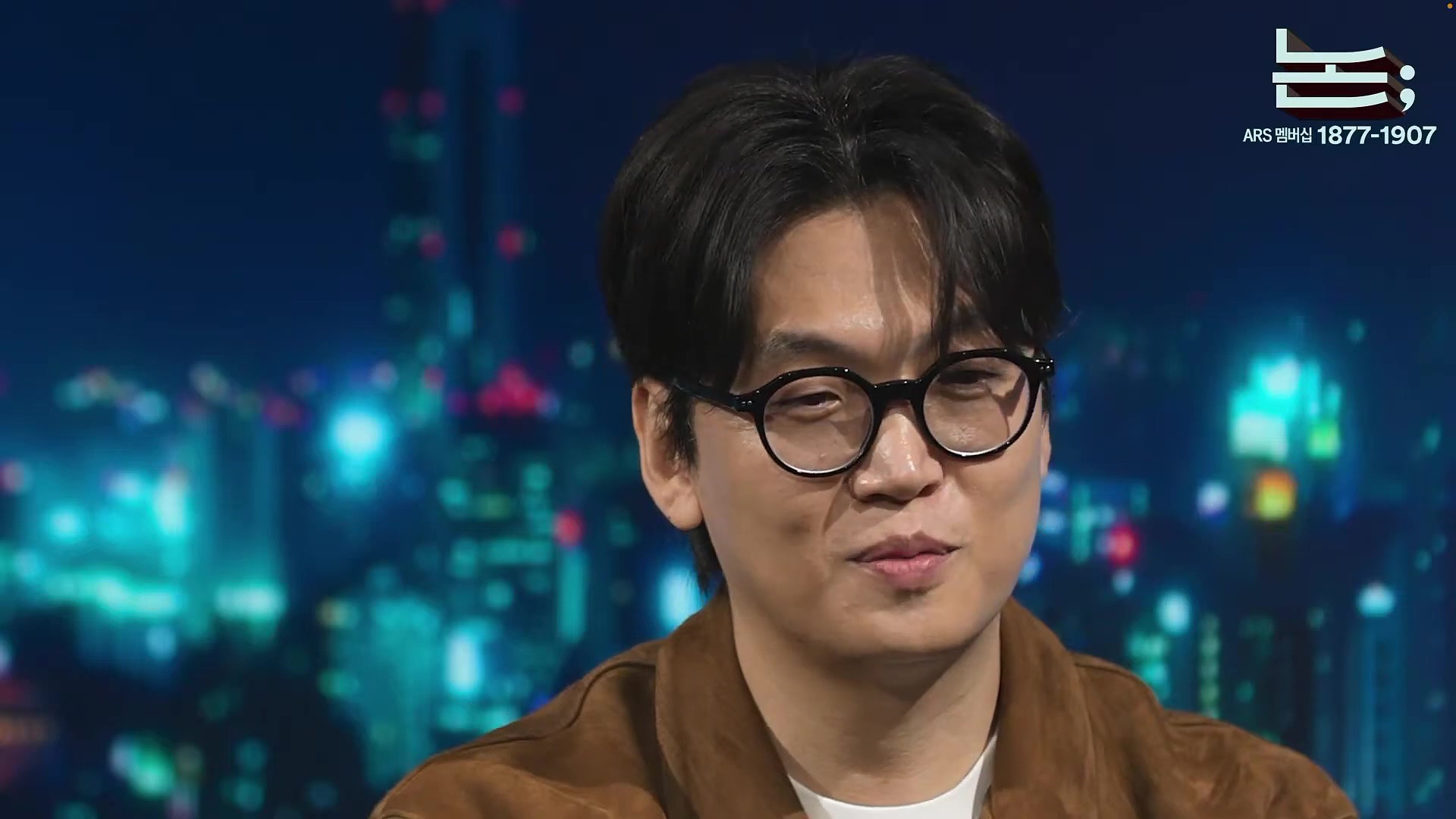 [정준희의 논] 번역가는 무언가 되지 못한 이무기 같은 존재가 아닙니다. ㅣ황석희 번역가ㅣ2025년 10월 17일 금요일.mp4_20251018_150749.110.jpg