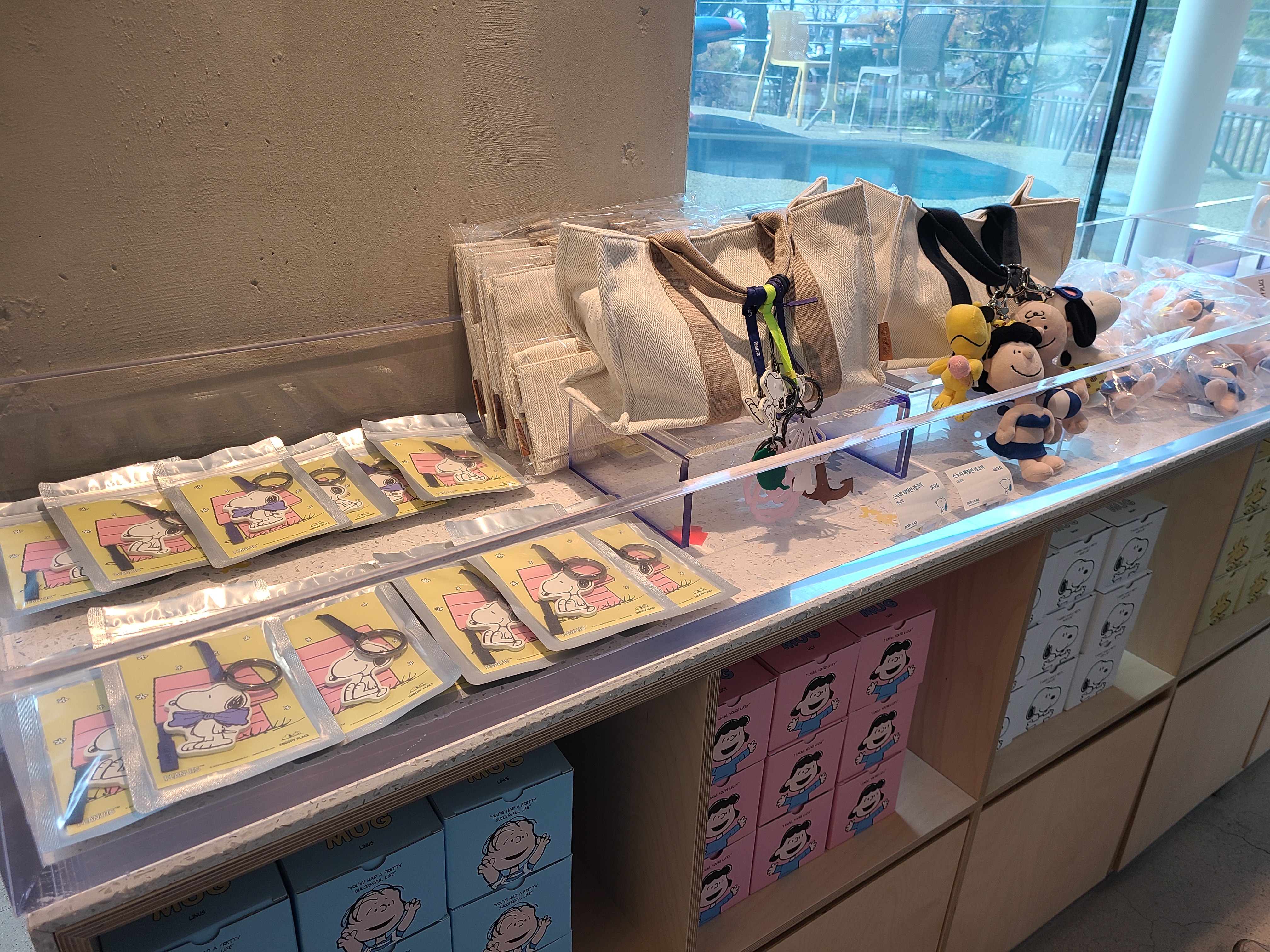 bread and Snoopy souvenirs1