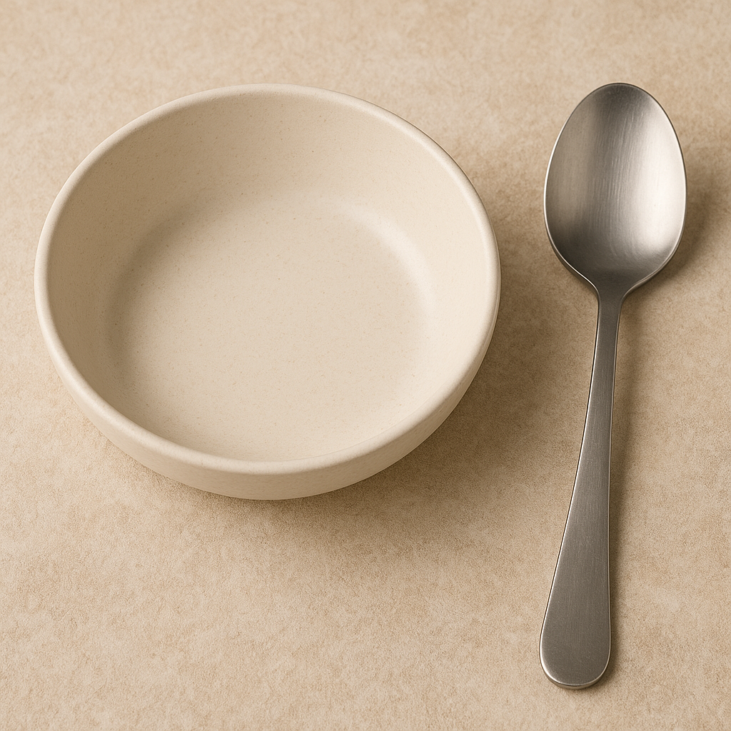 텅 빈 밥그릇과 숟가락