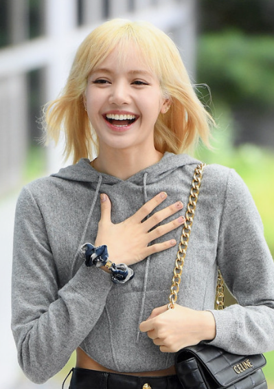 리사 팝업스토어 장소 신곡 락스타 반응