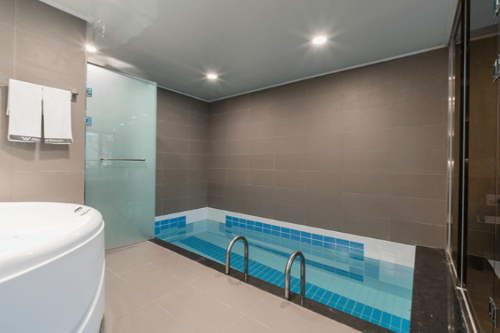 가평 W지우리조트 객실 욕조 개인수영장