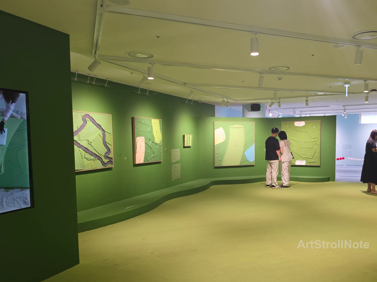 전시장 전경, &lsquo;Forbidden Grass 섹션&rsquo;-ArtStrollNote