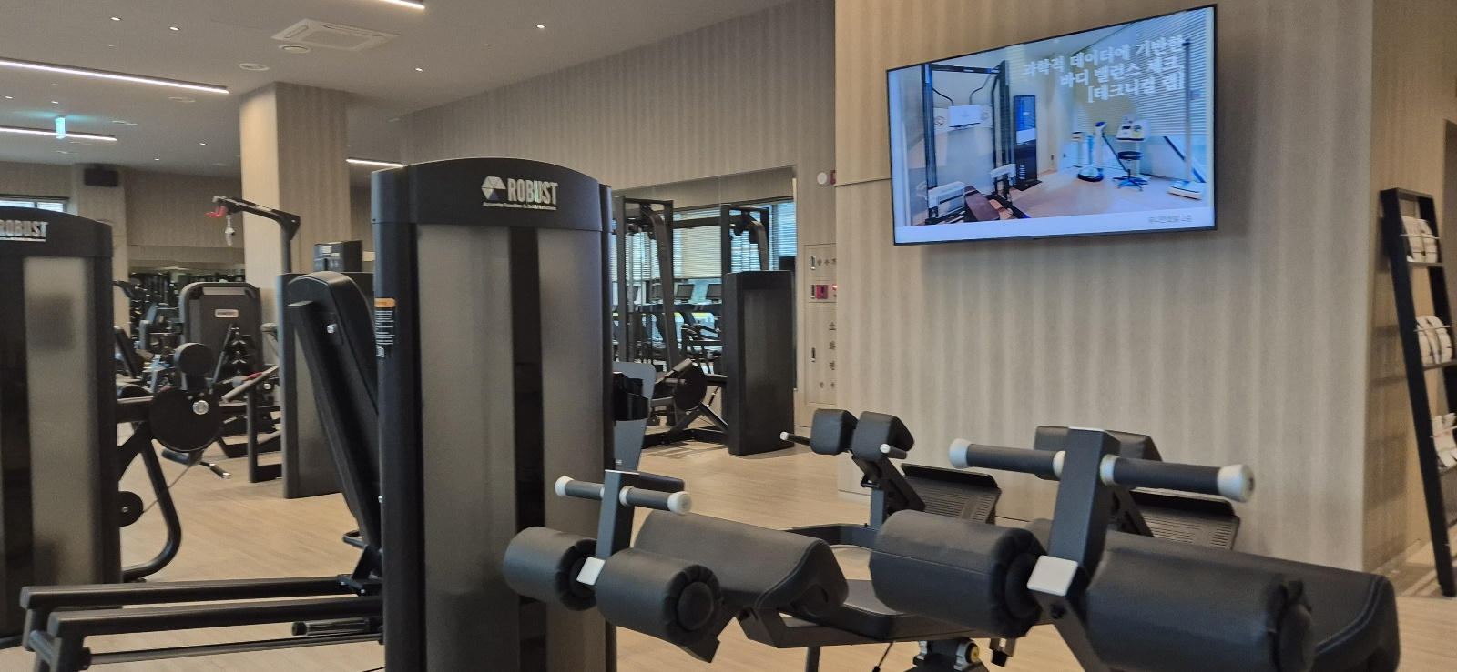 2층 피트니스 전경