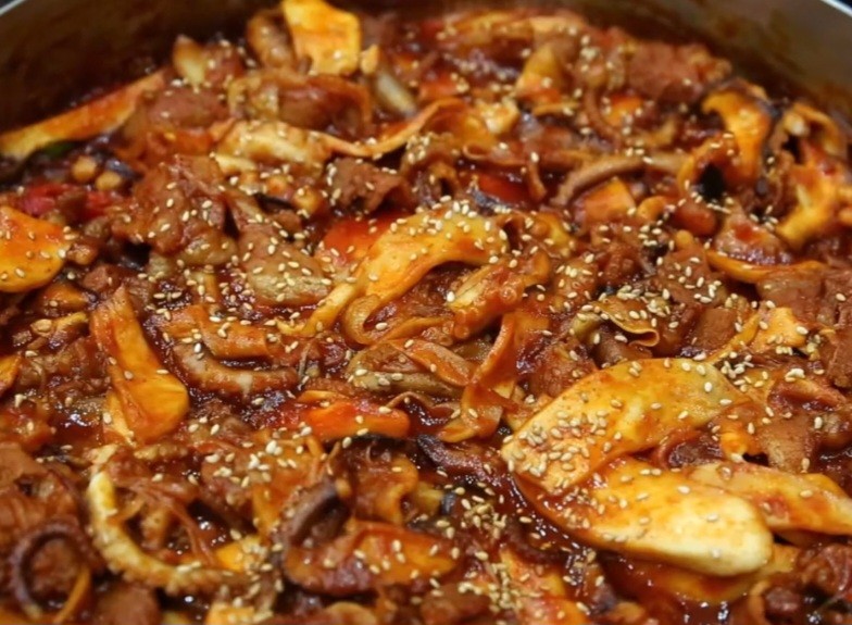 버섯 불삼겹 낙지 철판볶음