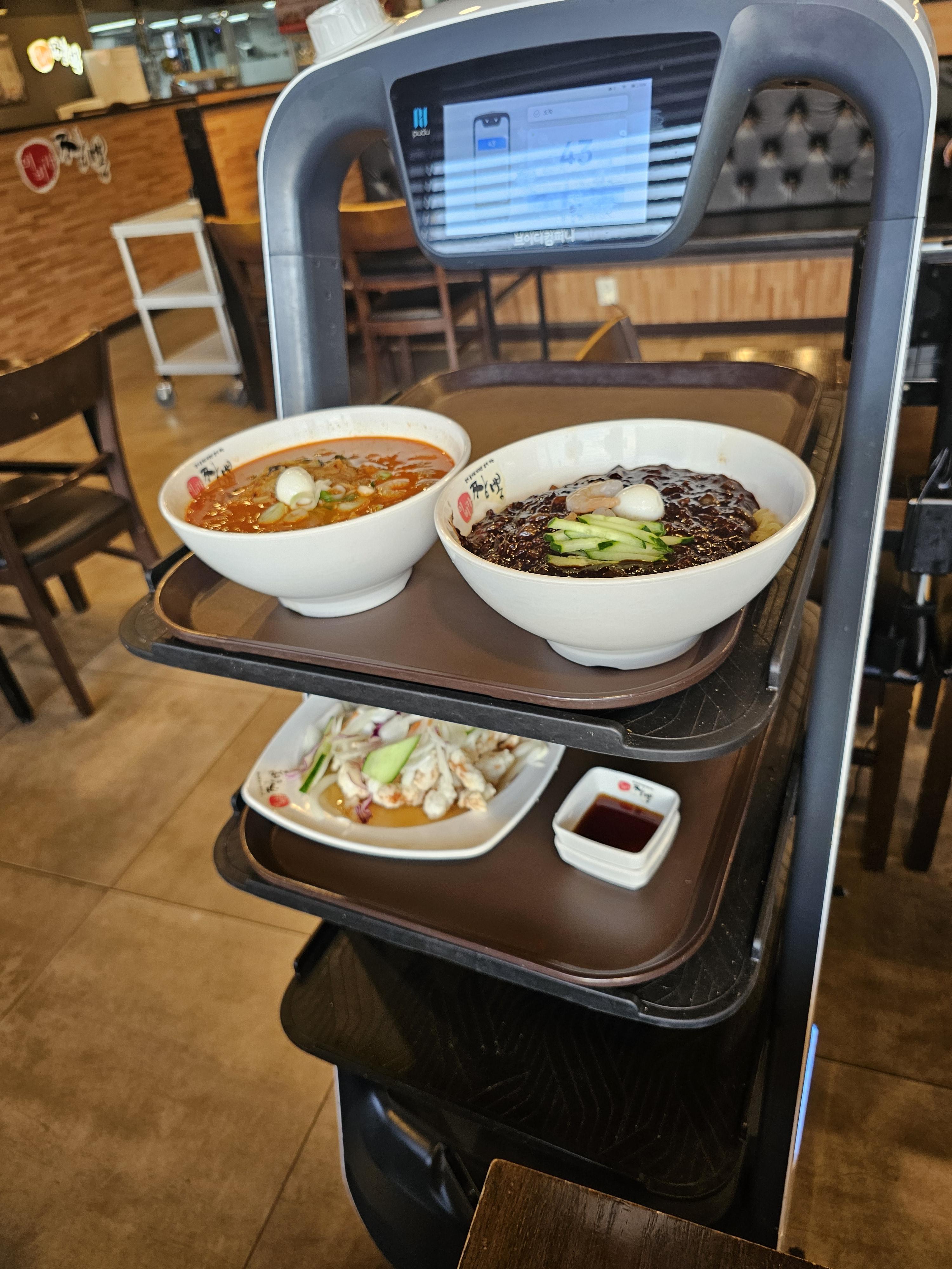 인천_서구_심곡동_이비가짬뽕_서빙로봇