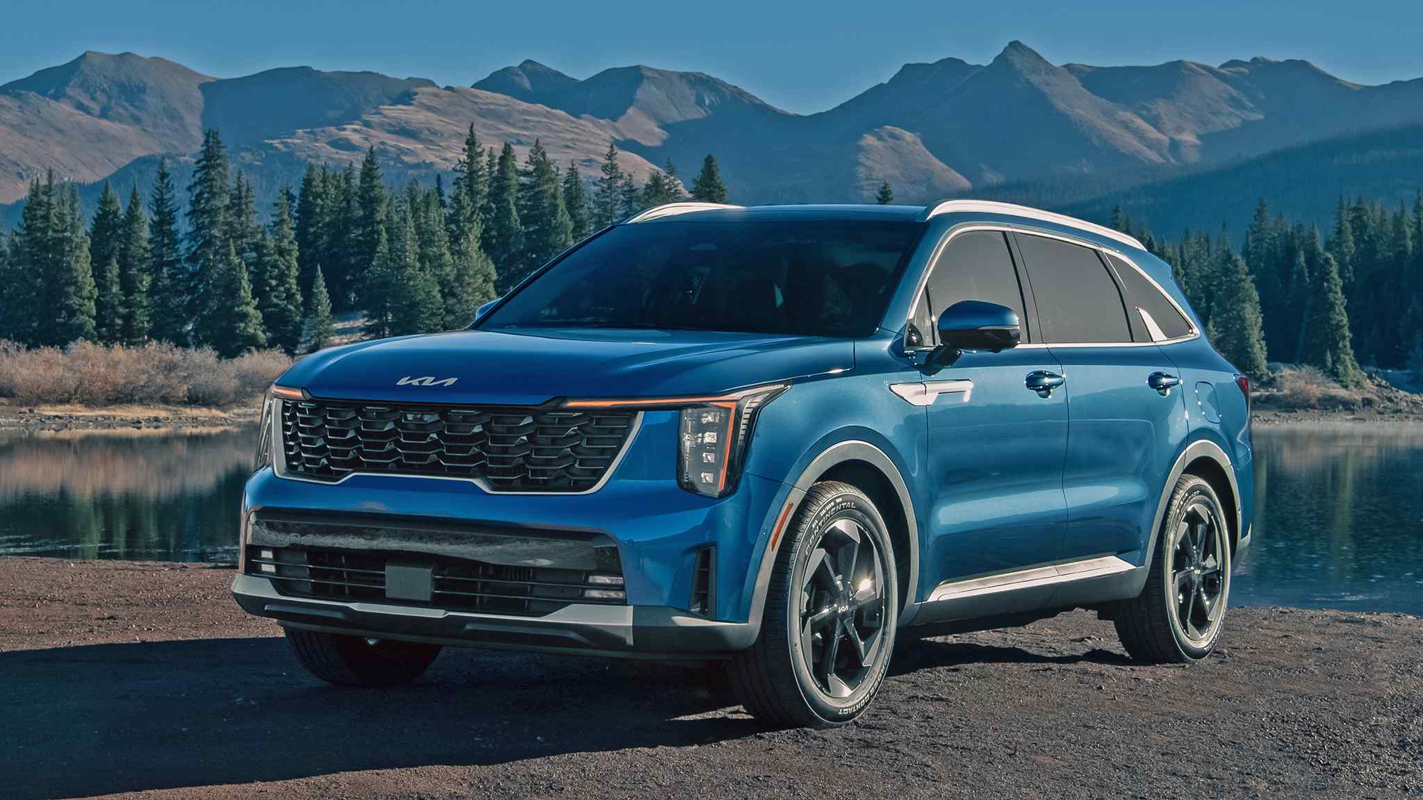 호수가에 정차된 쏘렌토 이미지