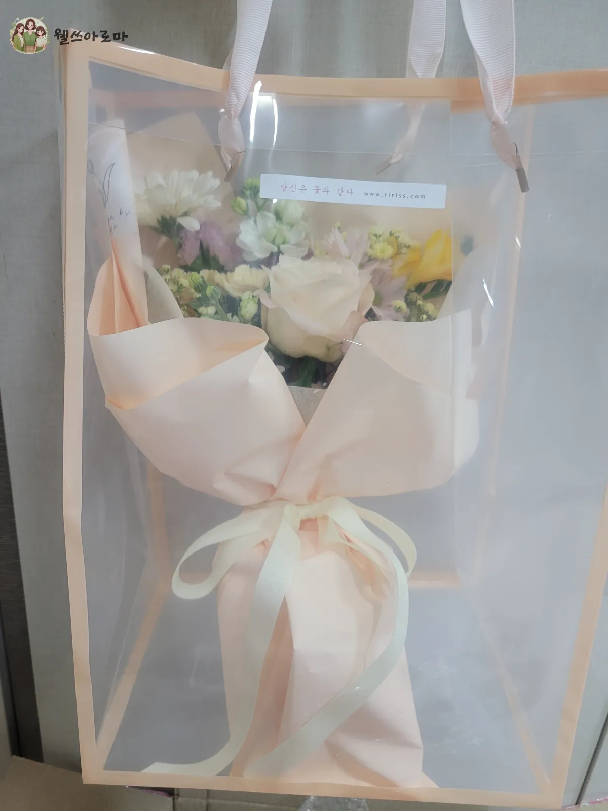 온라인주문-생화꽃다발-배송상태-캐리어에넣은모습