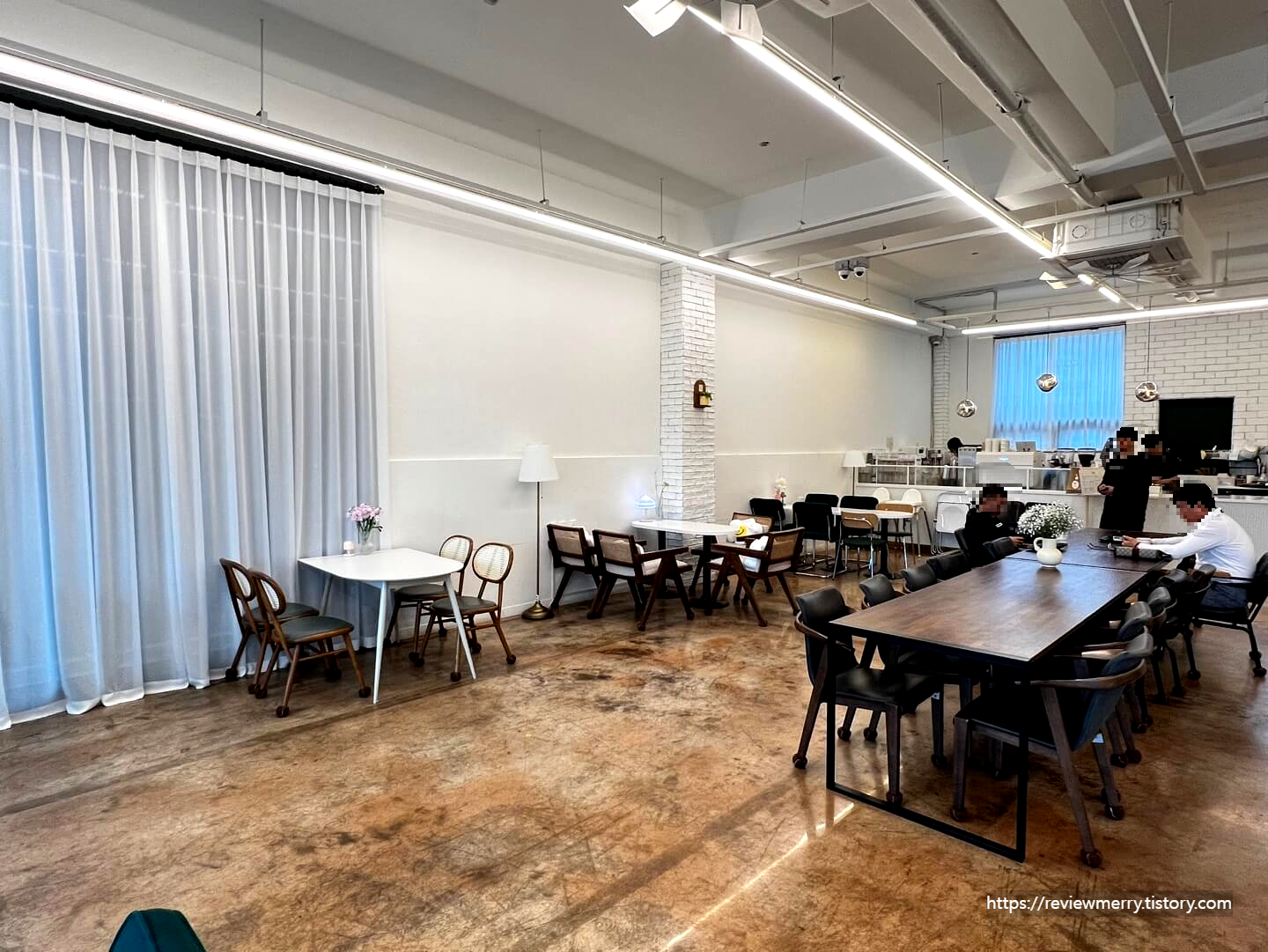 카페 내부