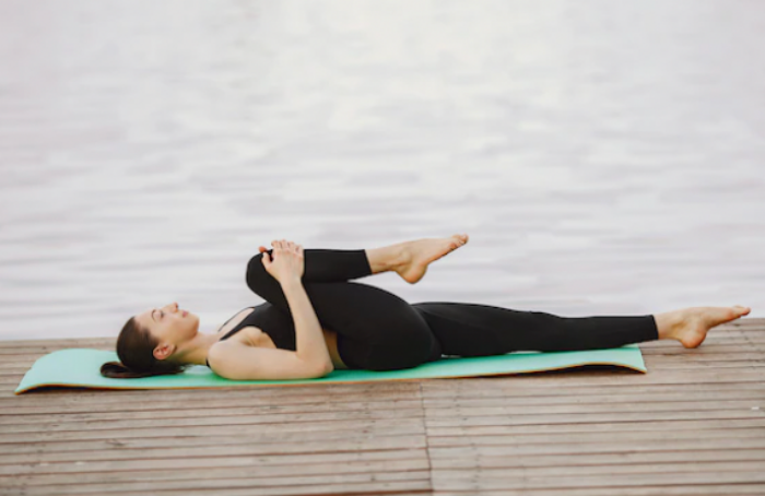 배에 까스가 찼을때 무릎으로 복부자극