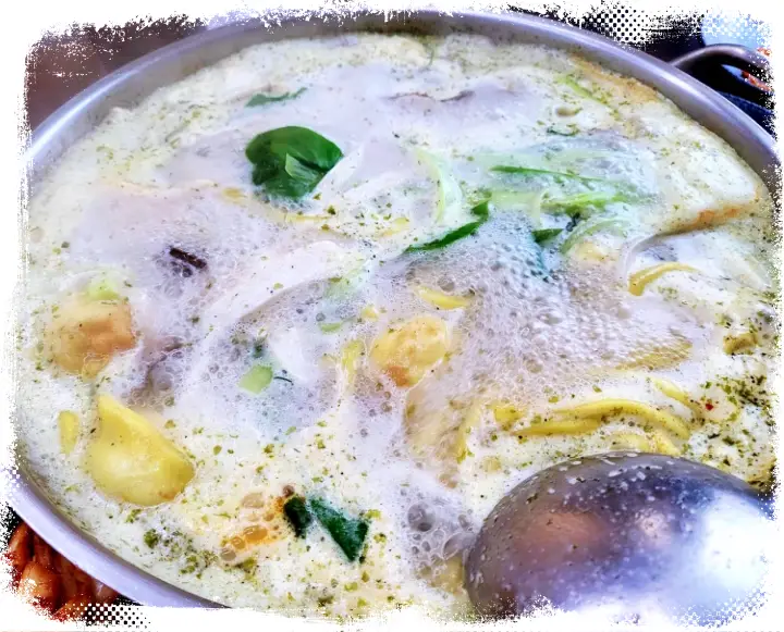 하루 200인분 한정판매 28년 내공으로 빚어낸 손만두의 정수 노포 만두 손만두 전골 맛집 강원도 철원 맛집