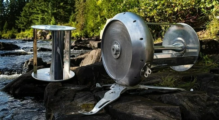 강에 설치된 지속 가능한 조력 발전시설 VIDEO: id&eacute;nergie's sustainable river turbine converts water flow into electricity