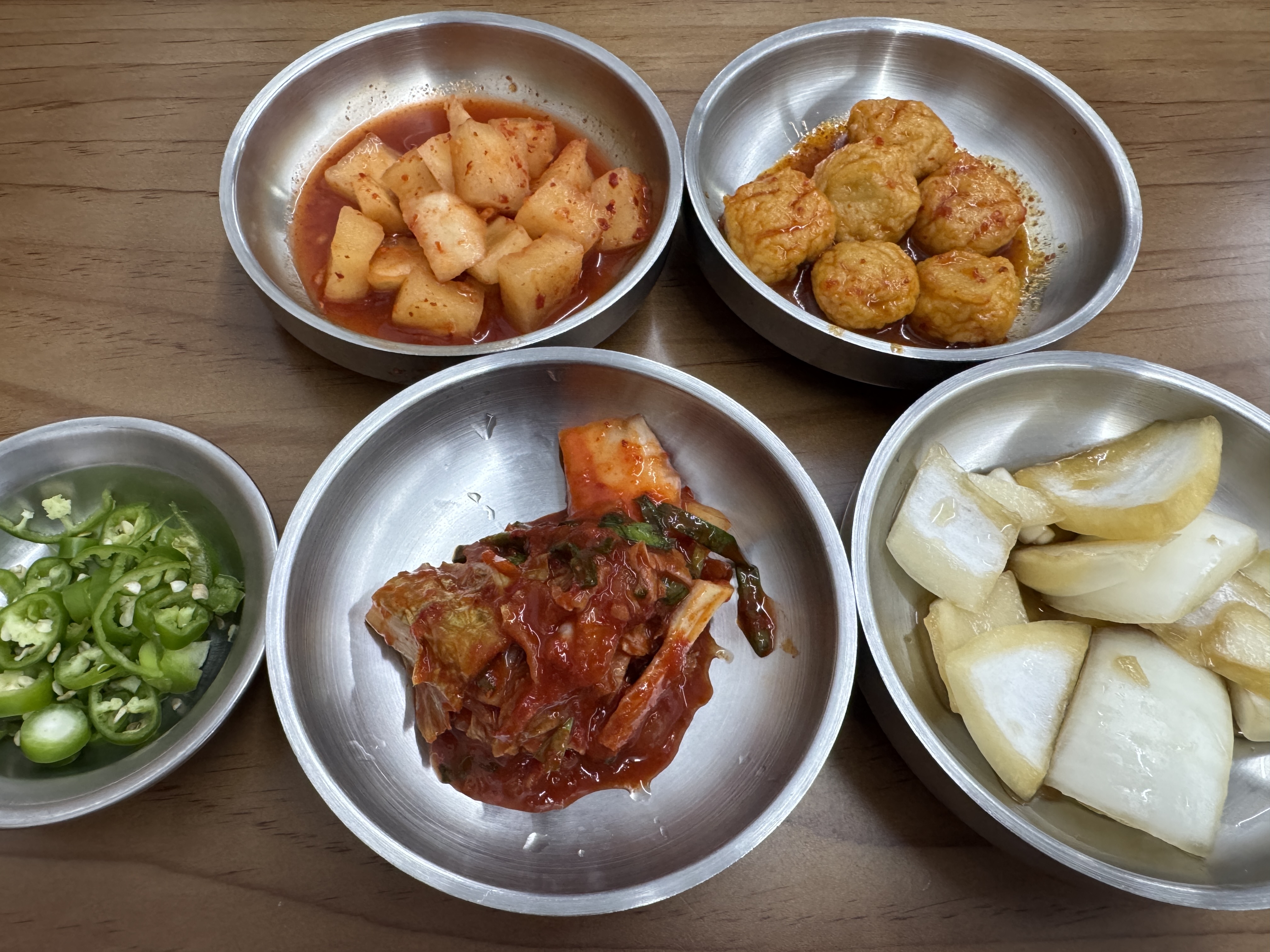오리역 명가순대국 밑반찬, 김치 깍두기 어묵 절임고추 기본찬 사진