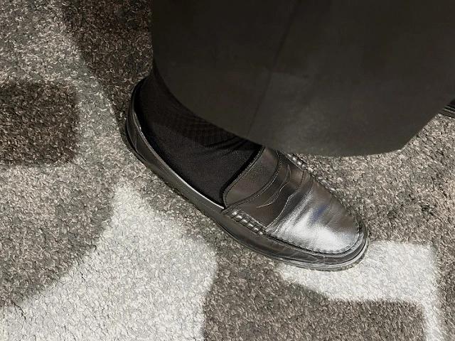 알맞게 늘어난 페니 로퍼 착용 사진