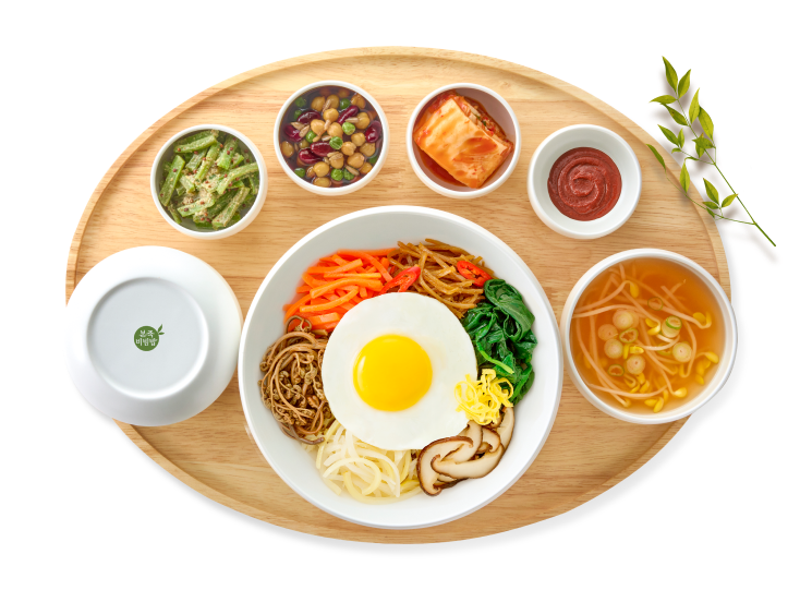 밥과 비빔밥, 콩나물국, 김치 등이 담긴 식판