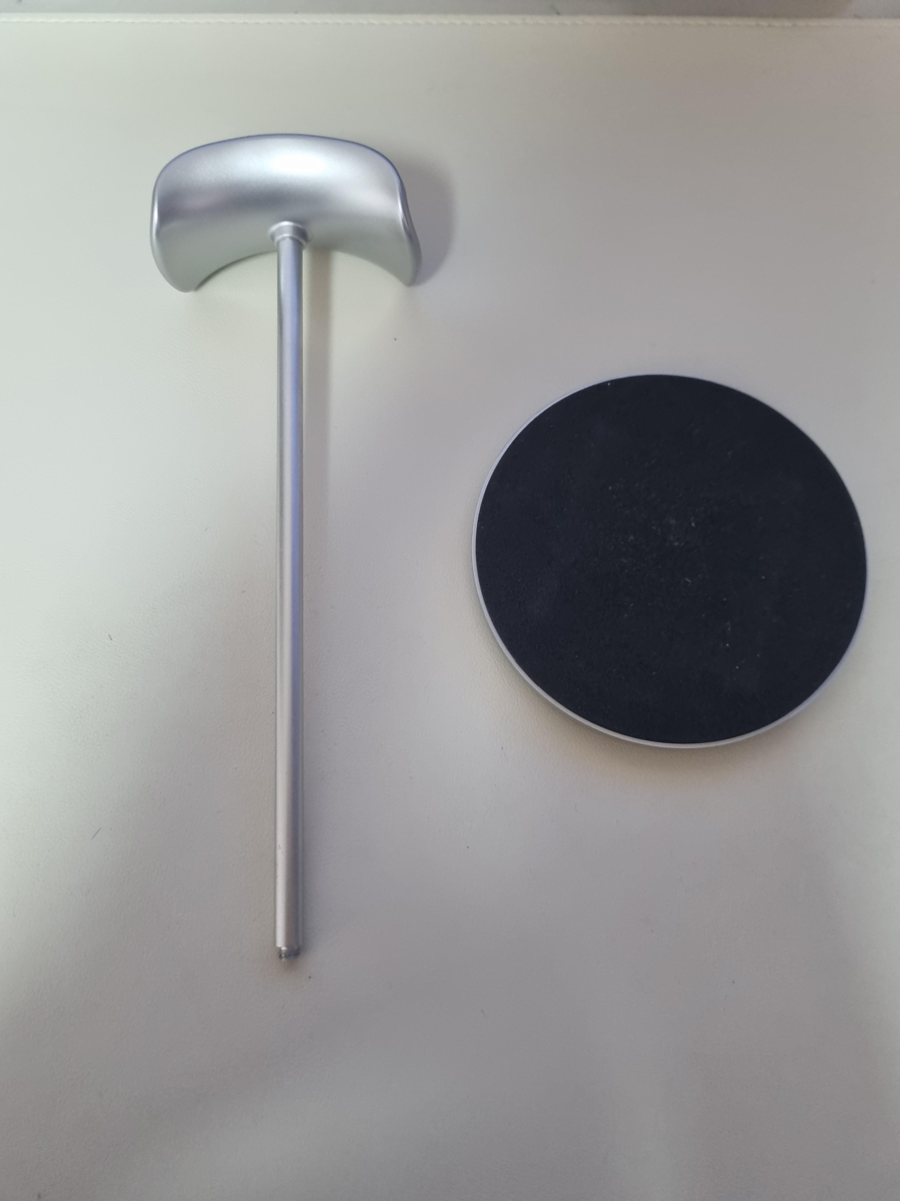 헤드셋 거치대 하단부 분리 모습